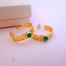 Cargar imagen en el visor de la galería, Aretes Green Acero Dorado