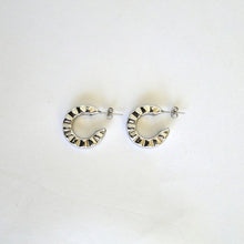 Cargar imagen en el visor de la galería, Aretes Circe Acero