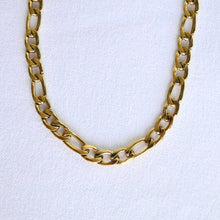 Cargar imagen en el visor de la galería, Cadena tipo Figaro Acero Dorado