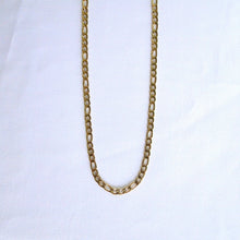 Cargar imagen en el visor de la galería, Cadena tipo Figaro Acero Dorado