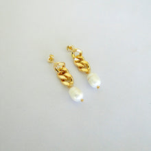 Cargar imagen en el visor de la galería, Aretes Bela Acero Dorado