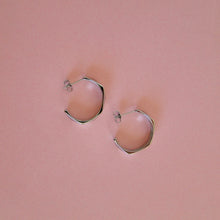 Cargar imagen en el visor de la galería, Aretes Granada Acero