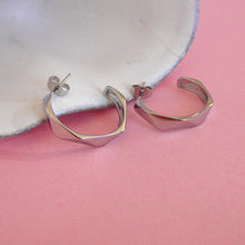 Cargar imagen en el visor de la galería, Aretes Granada Acero