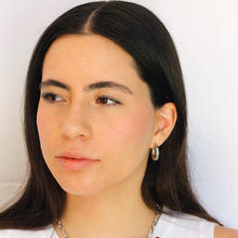 Cargar imagen en el visor de la galería, Aretes Circe Acero