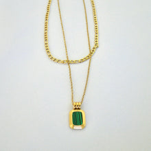 Cargar imagen en el visor de la galería, Collar Cube Emerald Acero Dorado