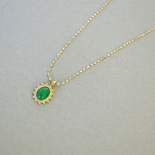 Cargar imagen en el visor de la galería, Collar Green Aura Acero Dorado