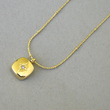 Cargar imagen en el visor de la galería, Collar Célico Acero Dorado