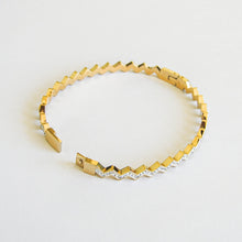 Cargar imagen en el visor de la galería, Aro Zigzag Acero Dorado
