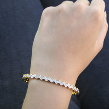 Cargar imagen en el visor de la galería, Aro Zigzag Acero Dorado