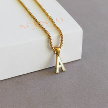 Cargar imagen en el visor de la galería, Collar Iniciales Acero Dorado