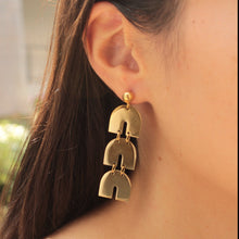 Cargar imagen en el visor de la galería, Aretes Orsu Acero Dorado