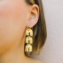 Cargar imagen en el visor de la galería, Aretes Orsu Acero Dorado