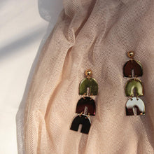 Cargar imagen en el visor de la galería, Aretes Orsu Acero Dorado