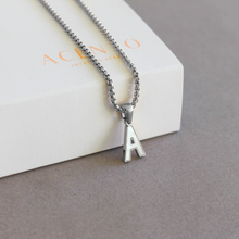 Cargar imagen en el visor de la galería, Collar Iniciales Acero