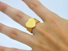 Cargar imagen en el visor de la galería, Anillo Acero Dorado con frente de Corazon