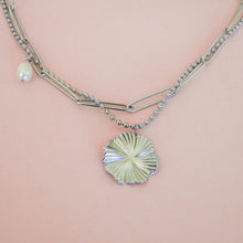 Cargar imagen en el visor de la galería, Collar Flor Acero