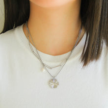 Cargar imagen en el visor de la galería, Collar Flor Acero