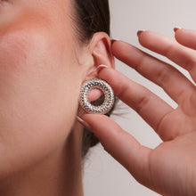 Cargar imagen en el visor de la galería, Aretes Aura Acero
